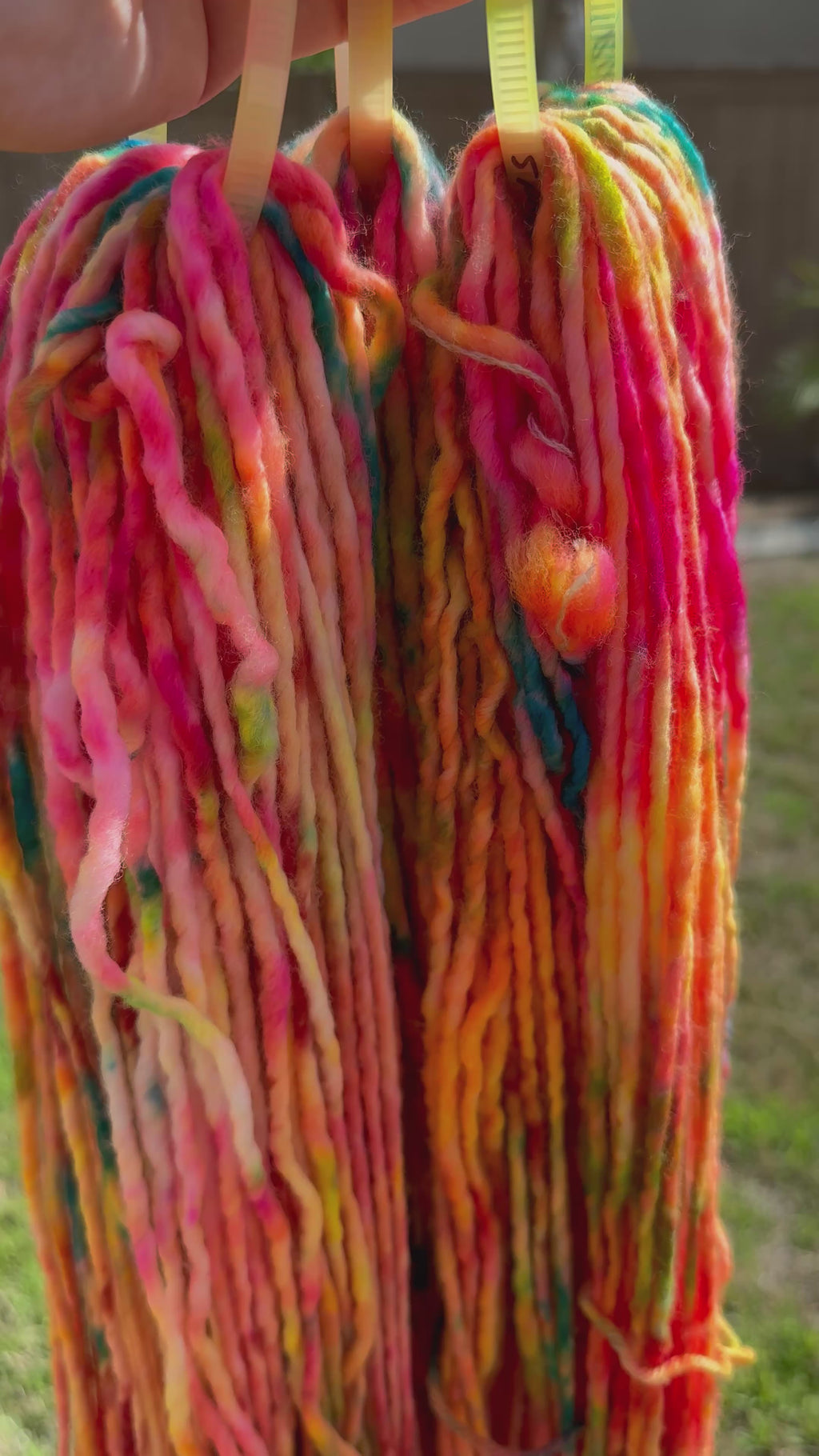 Light Bulky 109 yds- Tropical Moonset